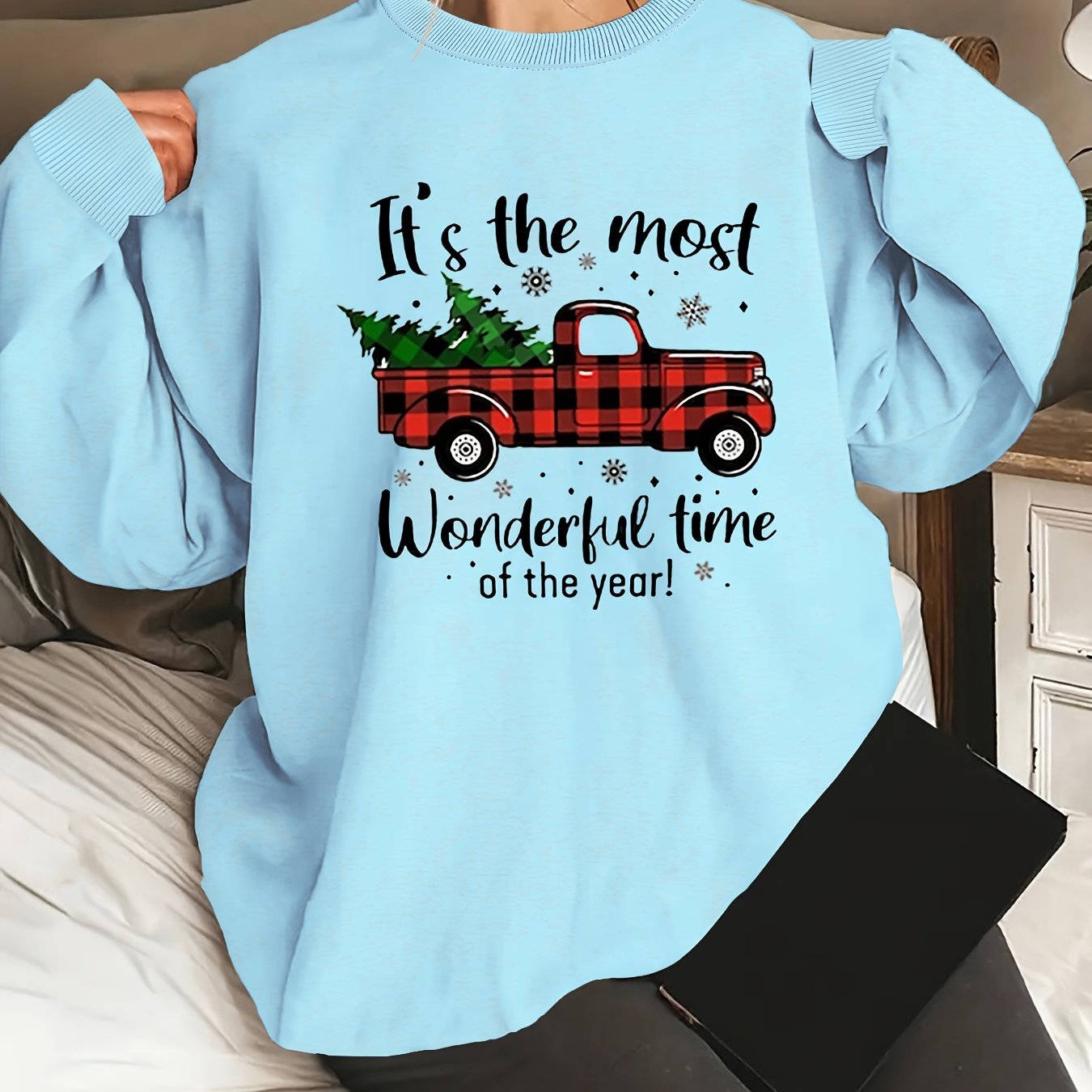 Plus Size Christmas Theme Print Pullover Sweatshirt, Casual Long Sleeve Crew Neck Sweatshirt For Fall & Spring, Women's Plus Size Clothing