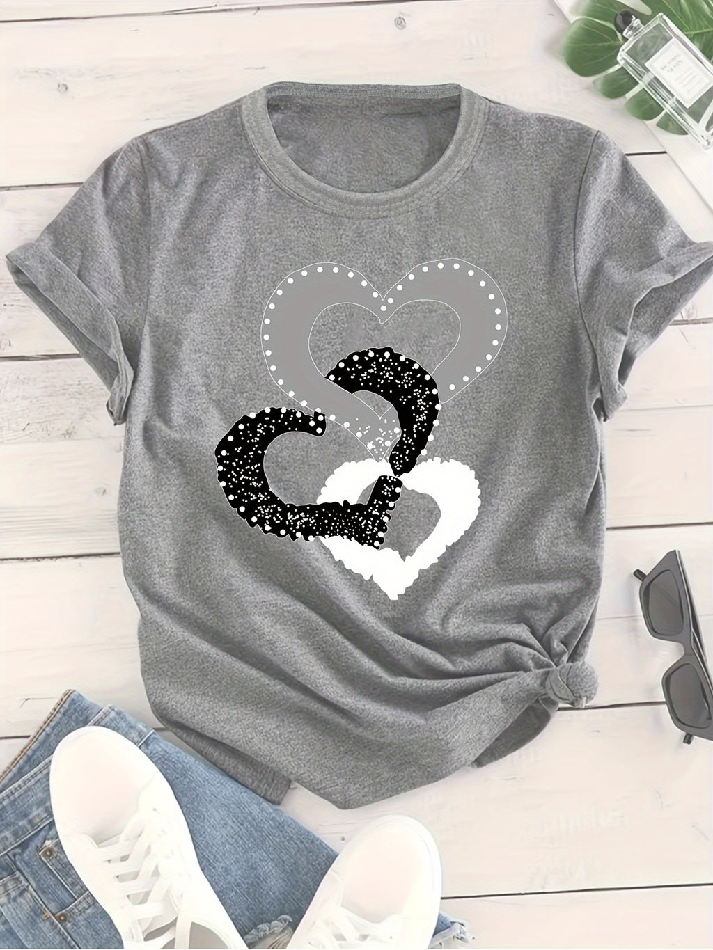 Plus Size Heart Print T-Shirt, Casual Crew Neck Short Sleeve T-Shirt, Women's Plus Size Clothing