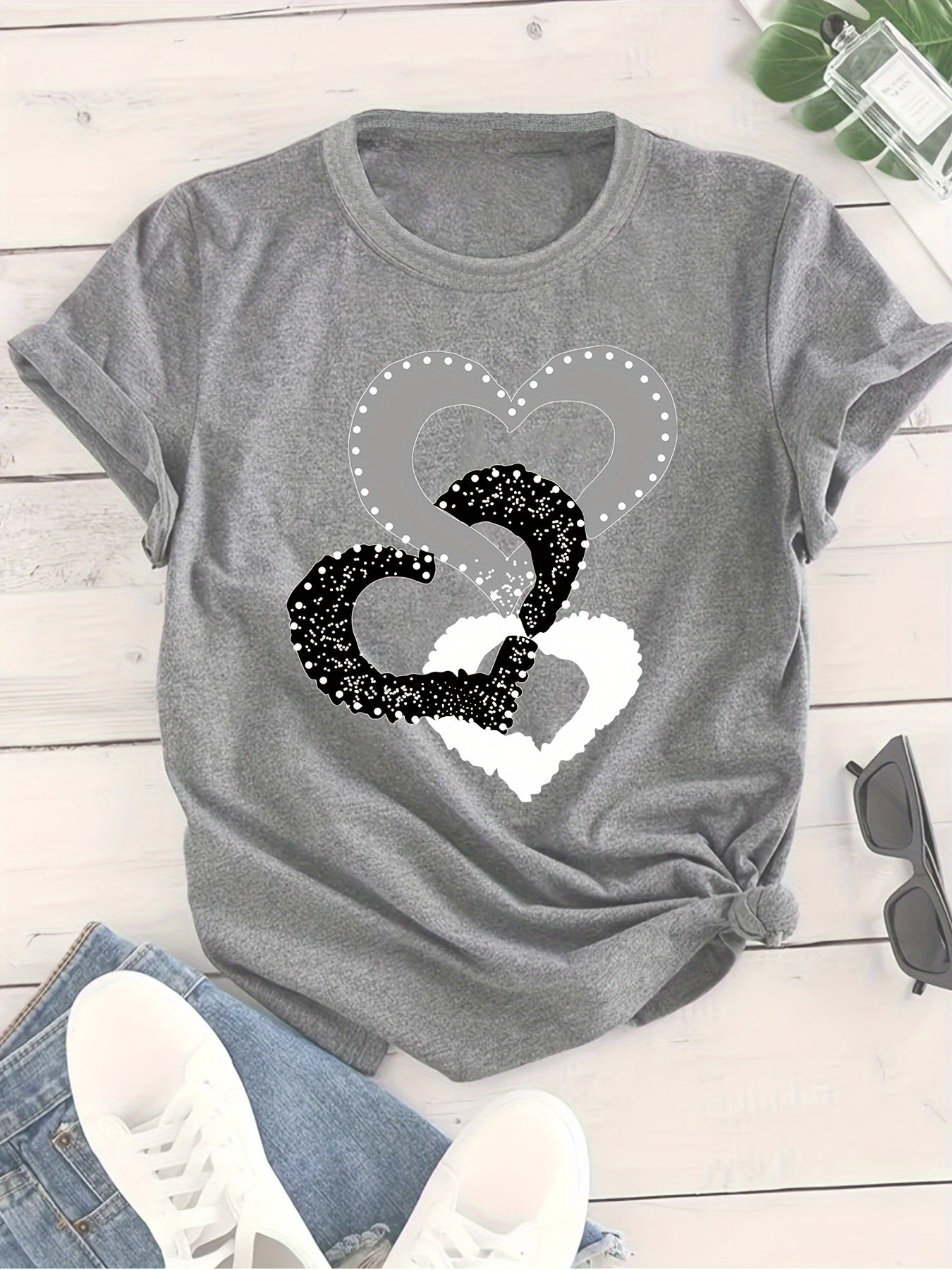 Plus Size Heart Print T-Shirt, Casual Crew Neck Short Sleeve T-Shirt, Women's Plus Size Clothing