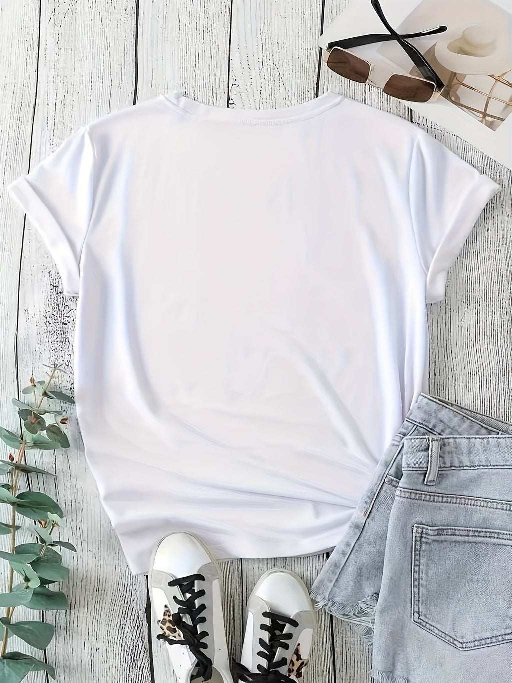 Stylish Plus Size Letter Print Crew Neck T-Shirt - Women's Casual Short Sleeve Plus Size Clothing - Comfortable, Relaxed Fit, Soft Fabric, Versatile Fashion Tees for Daily Wear