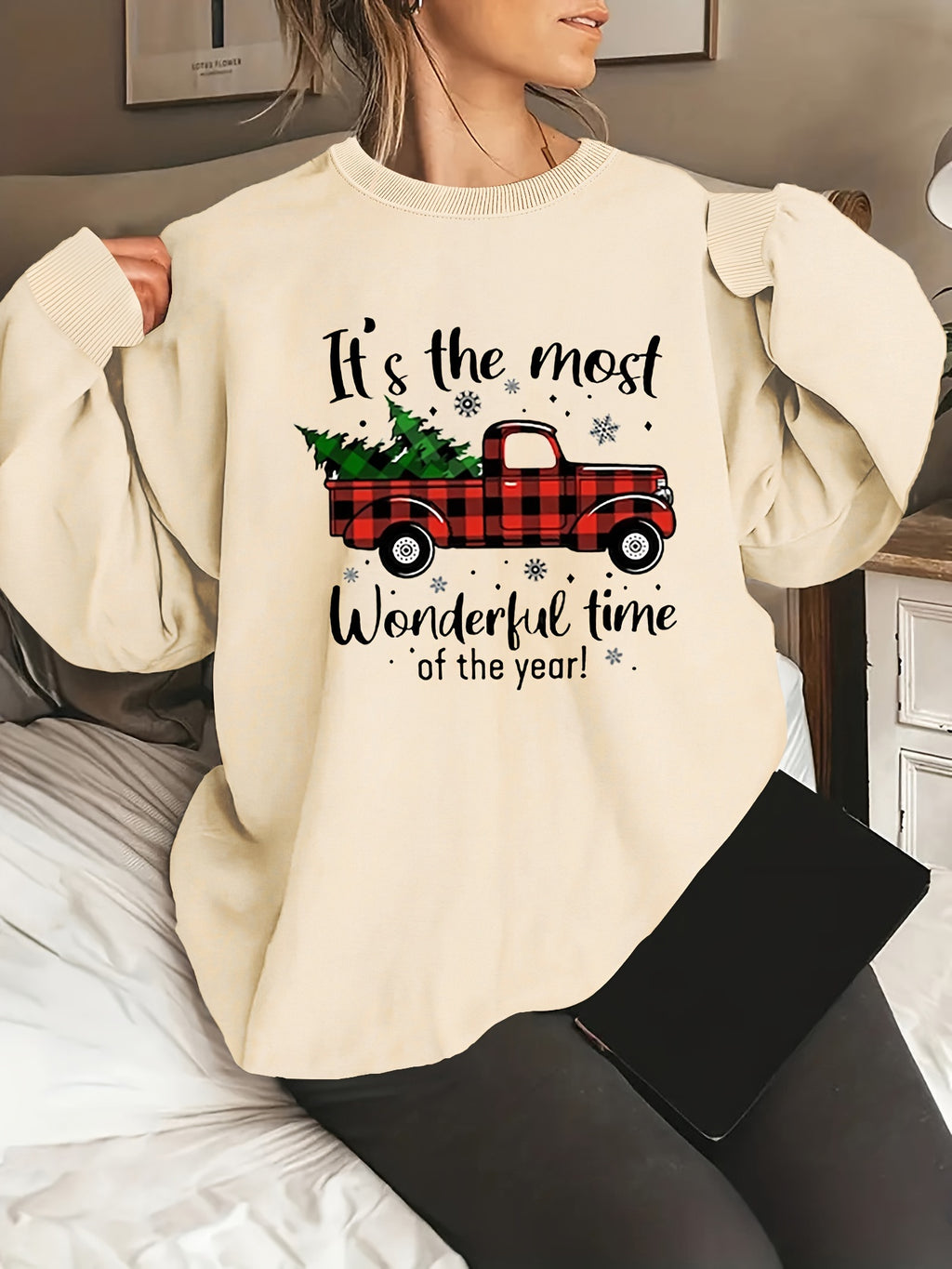 Plus Size Christmas Theme Print Pullover Sweatshirt, Casual Long Sleeve Crew Neck Sweatshirt For Fall & Spring, Women's Plus Size Clothing