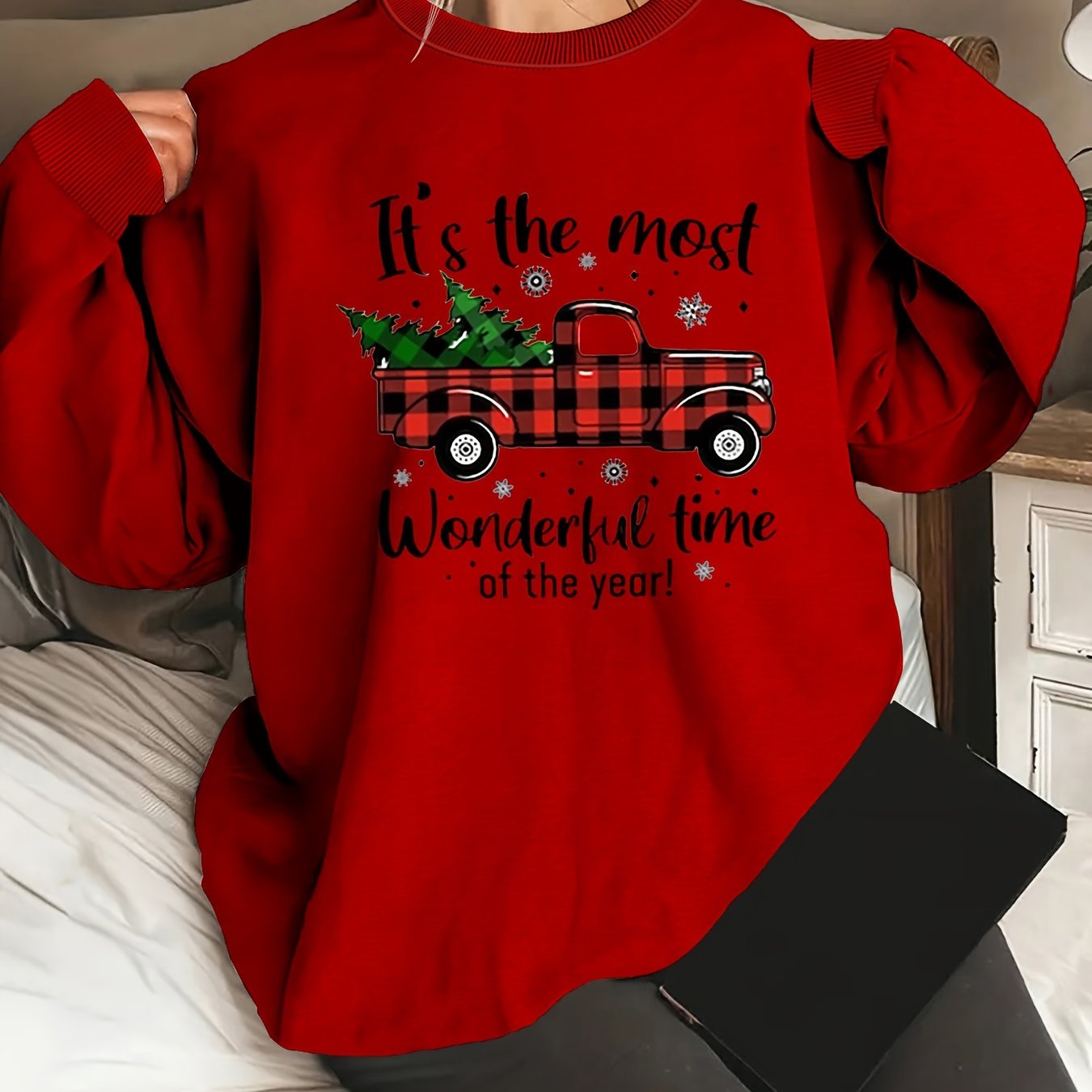 Plus Size Christmas Theme Print Pullover Sweatshirt, Casual Long Sleeve Crew Neck Sweatshirt For Fall & Spring, Women's Plus Size Clothing