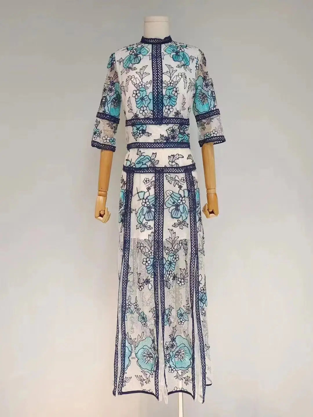 A6041 Women Vintage Pattern Lace Slit Embroidery Plus Size Women Sexy Maxi Dress
