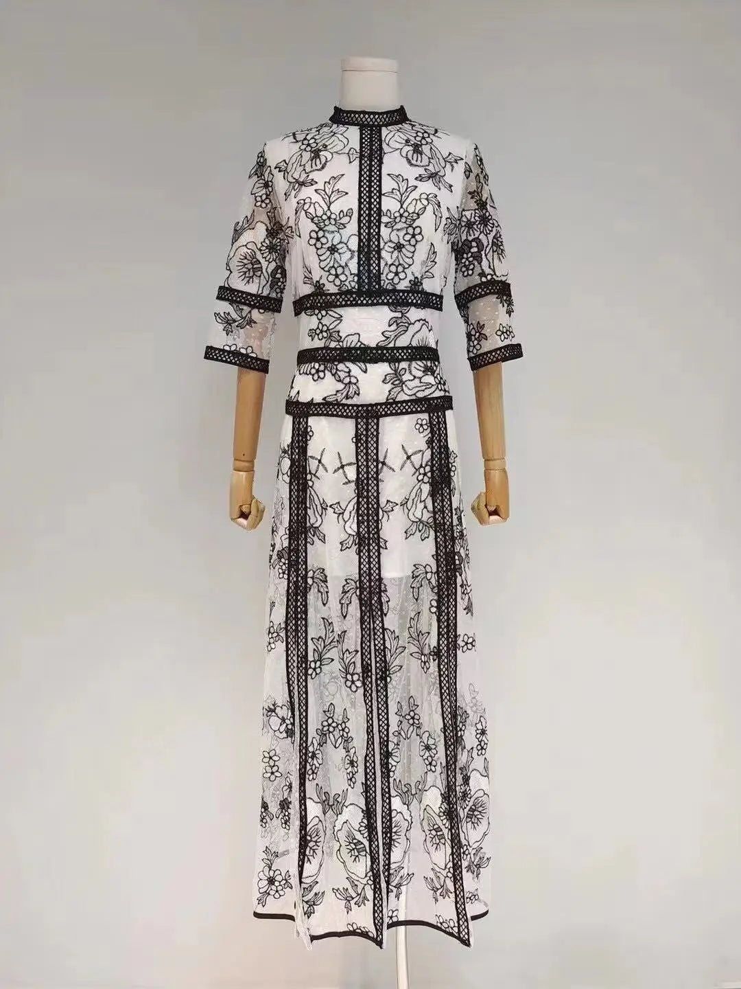 A6041 Women Vintage Pattern Lace Slit Embroidery Plus Size Women Sexy Maxi Dress