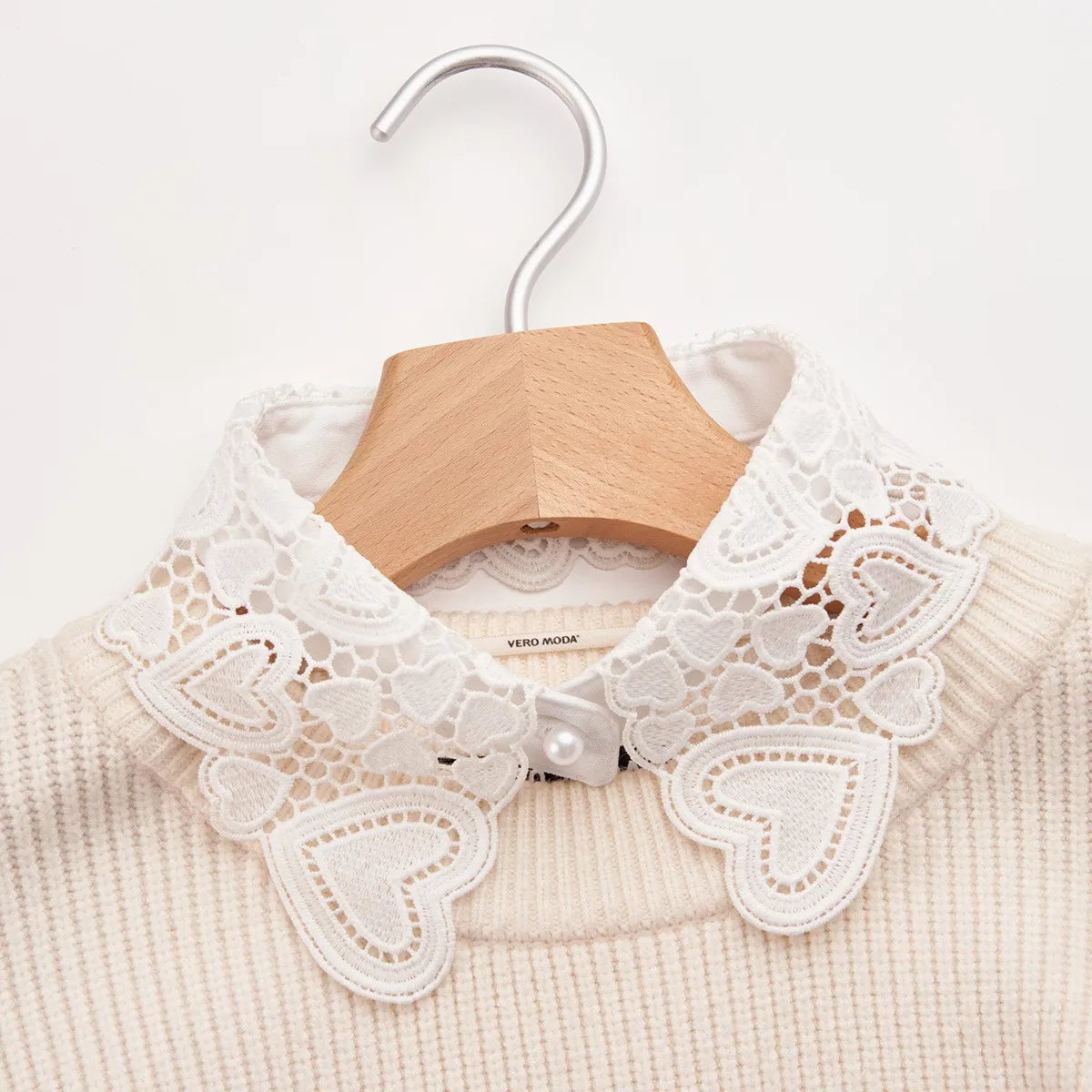 White Detachable Fake Collar Design for Apparel