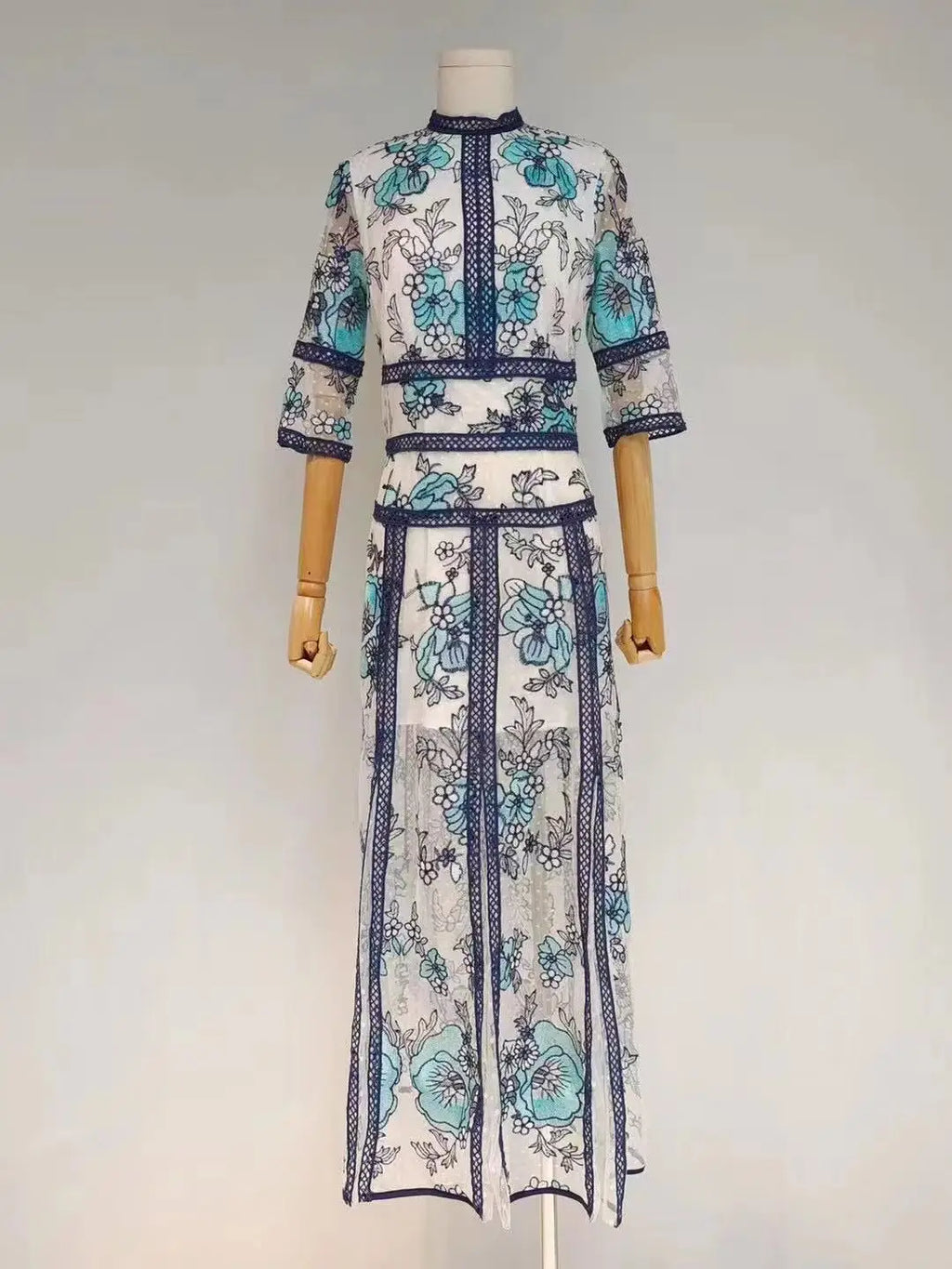 A6041 Women Vintage Pattern Lace Slit Embroidery Plus Size Women Sexy Maxi Dress