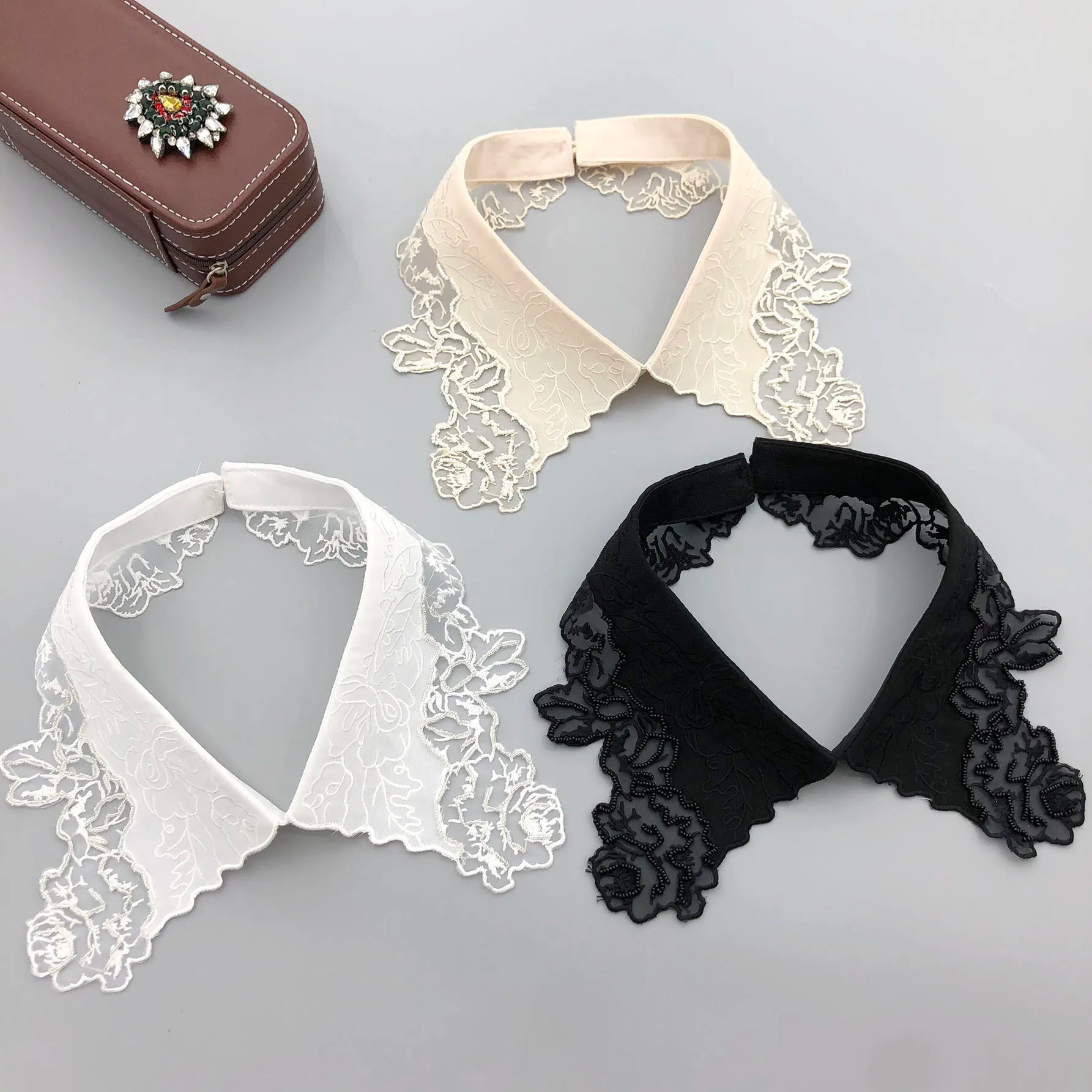 Detachable Lace Embroidered Fake Collar Beaded Floral Choker Neckline Decoration for Women Girls Wedding Accessory