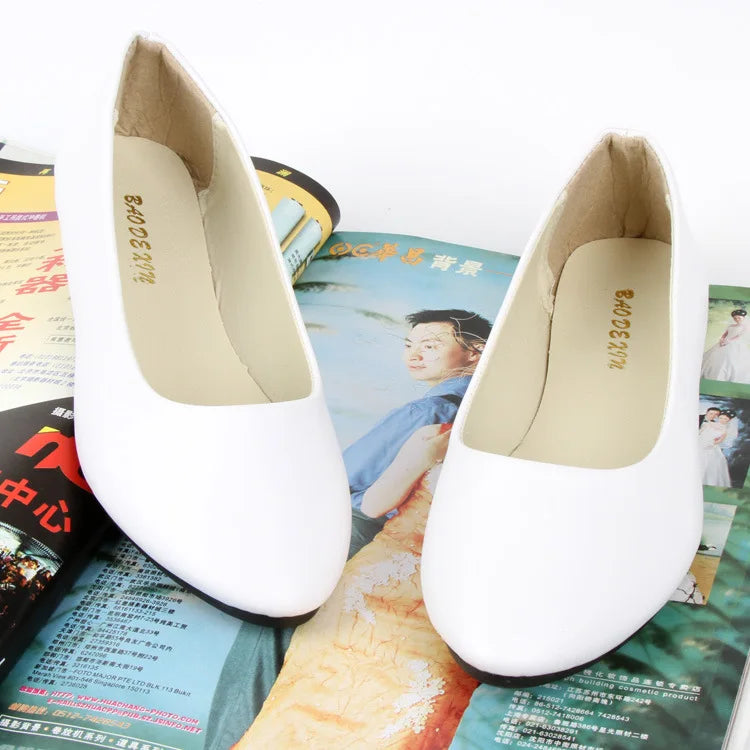Women's Fashion Patent Leather Smooth Glossy Casual Shoes Pointed Solid Colour Retro Women Walking Shoes Anti-slip Ladies Shoes