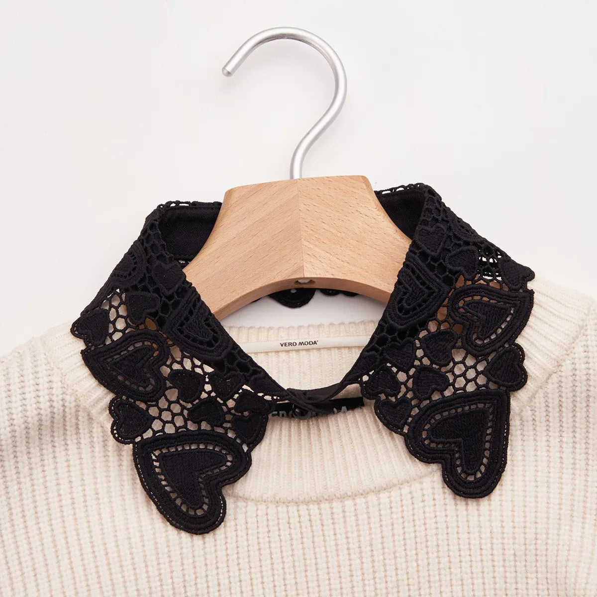 White Detachable Fake Collar Design for Apparel