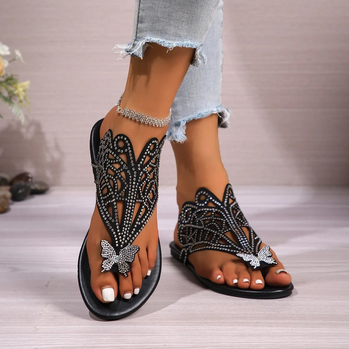 Women's Stylish Summer Outdoor Flip-Flops Anti-Slippery Breathable Lightweight Hard-Wearing Beach Use Rhinestone Decorated