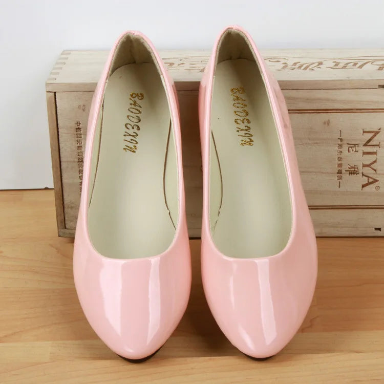 Women's Fashion Patent Leather Smooth Glossy Casual Shoes Pointed Solid Colour Retro Women Walking Shoes Anti-slip Ladies Shoes