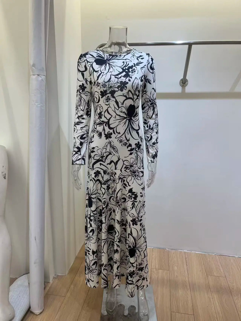 2026 New Elegant Slim-fit Printed Maxi Dress Women's French Style Flared Dress Premium Look