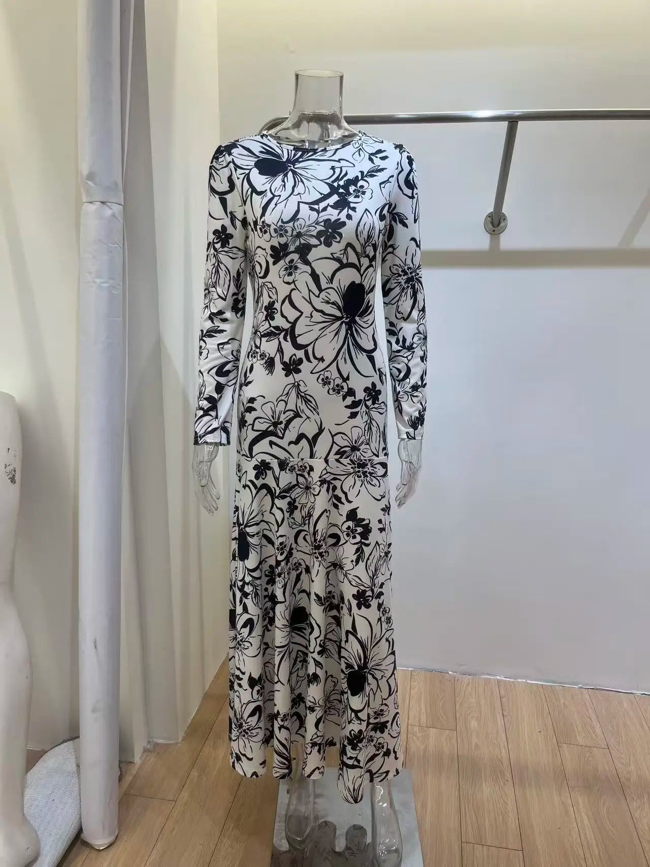 2026 New Elegant Slim-fit Printed Maxi Dress Women's French Style Flared Dress Premium Look