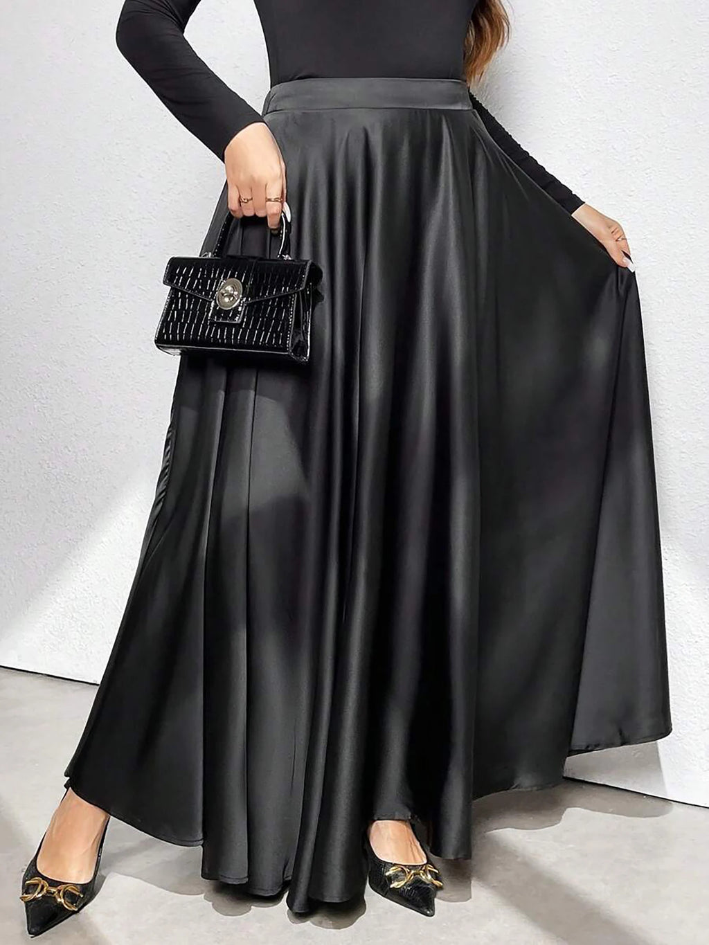 Plus-Size Women's Elegant Solid Color Flared Skirt, Elastic Waist at the Back, with Pockets, Suitable for All Seasons