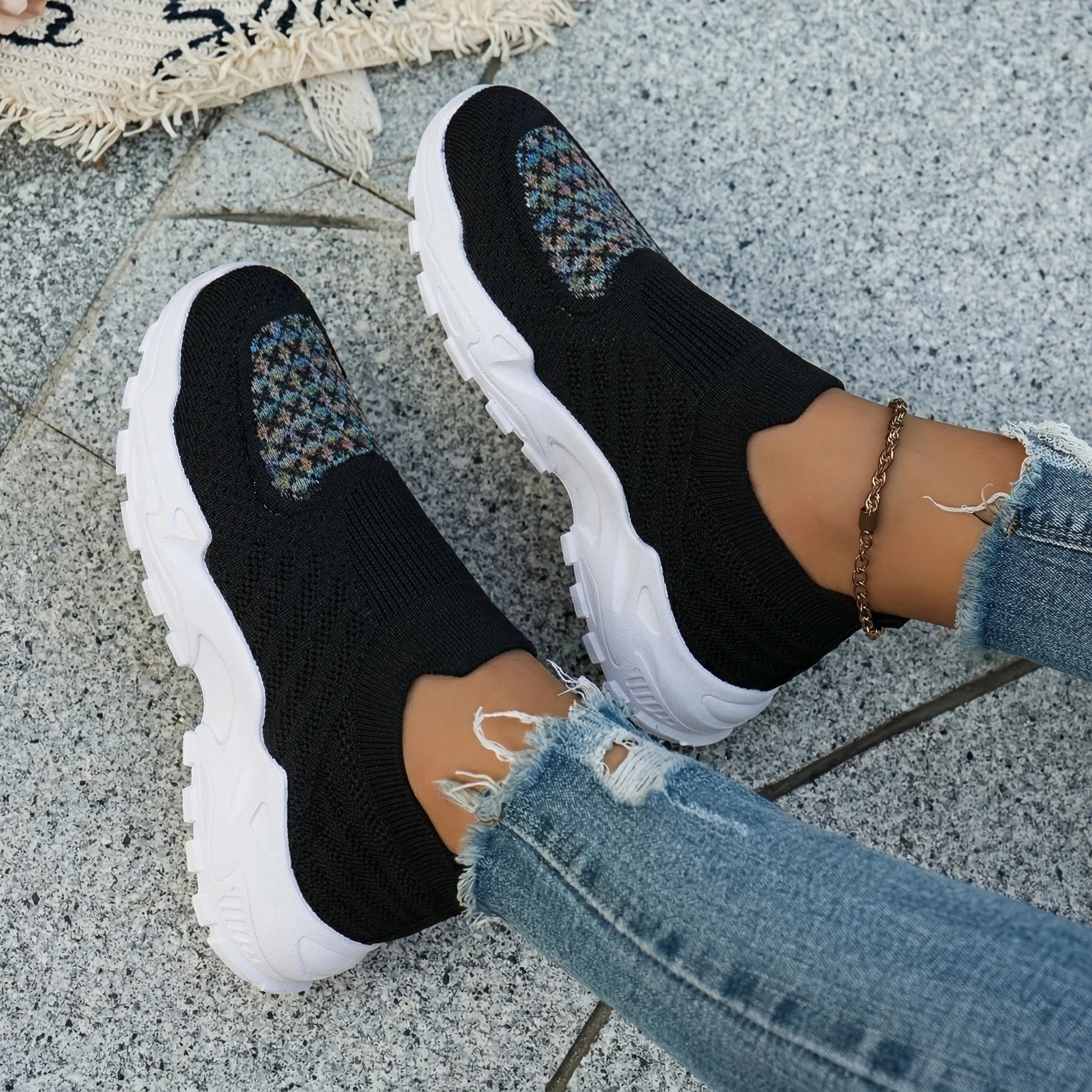 Women's sports shoes, comfortable and lightweight designed for daily casual wear fabric suitable for spring leisure