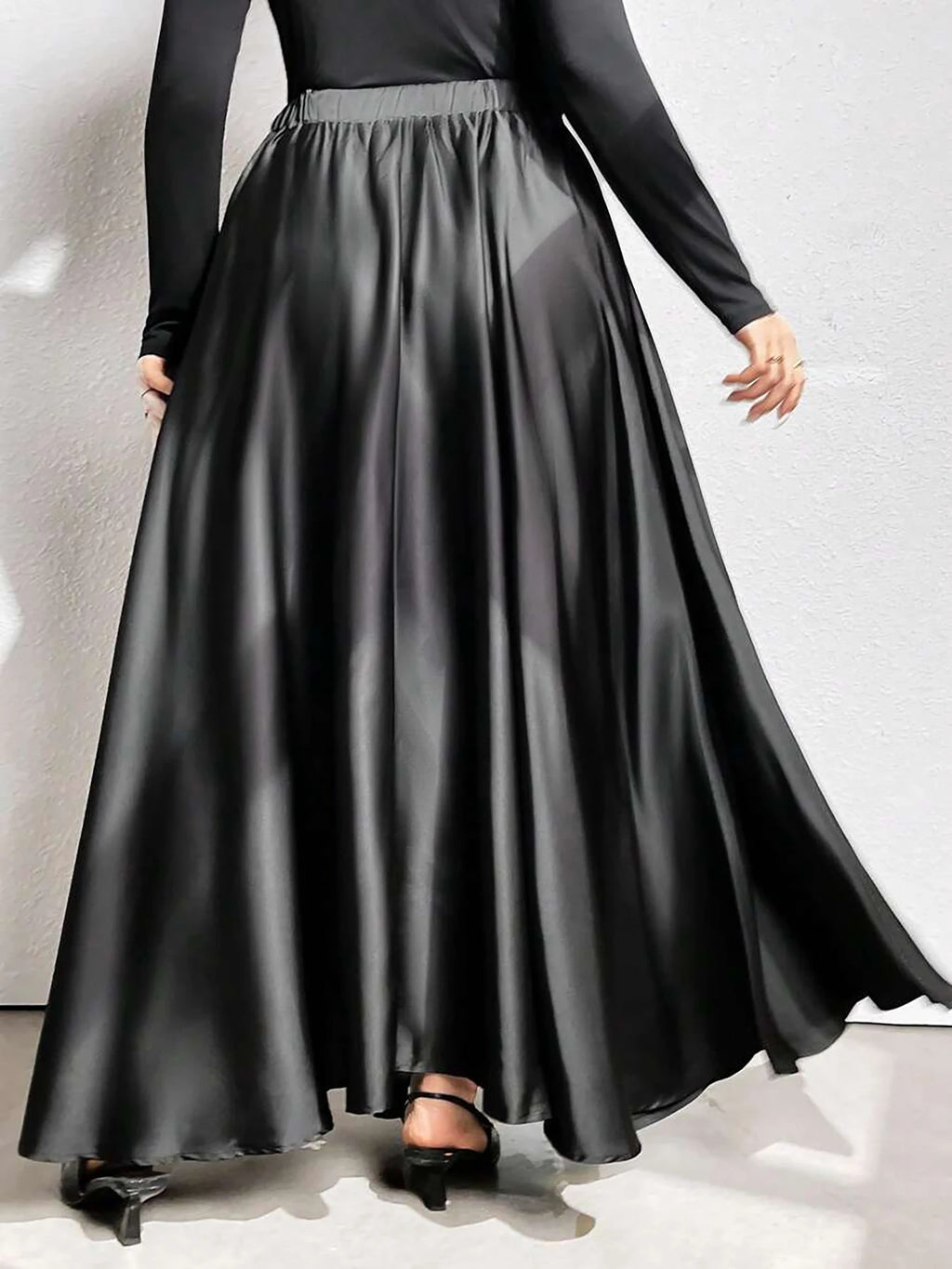 Plus-Size Women's Elegant Solid Color Flared Skirt, Elastic Waist at the Back, with Pockets, Suitable for All Seasons