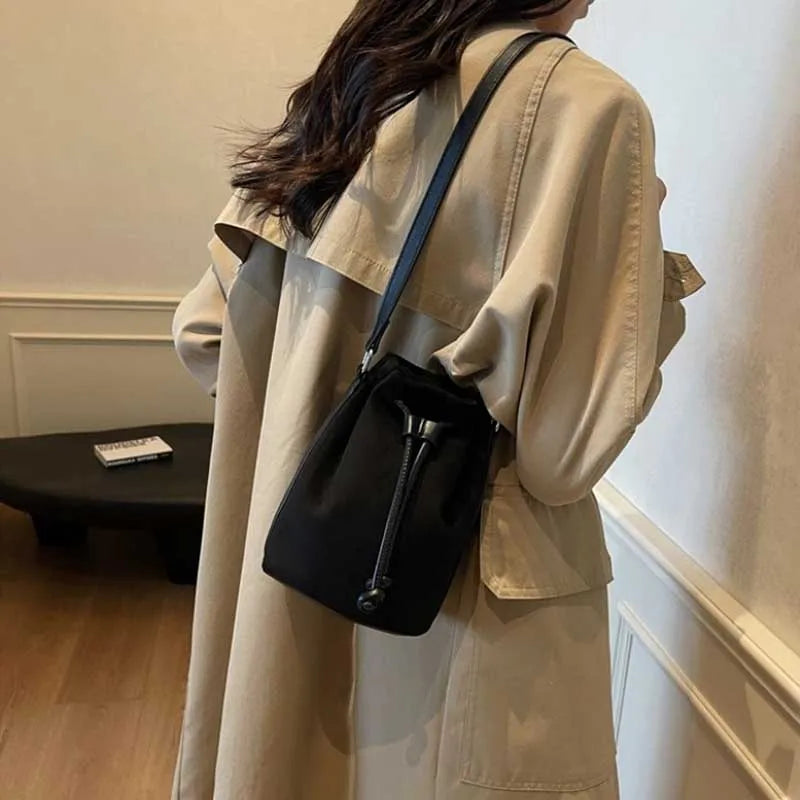 1pcs Women's Shoulder Bag Women's Crossbody Bag Mobile Phone Bag Drawstring Small Shoulder Bags Stylish Shoulder Bags Purse