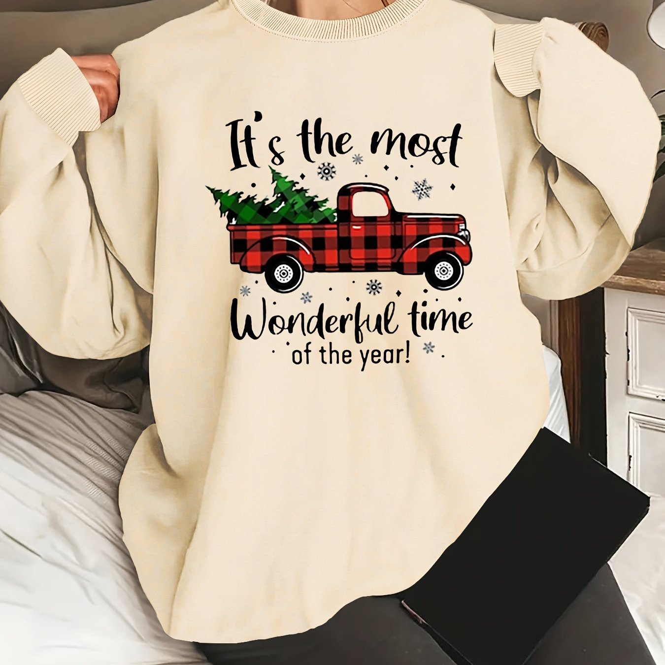 Plus Size Christmas Theme Print Pullover Sweatshirt, Casual Long Sleeve Crew Neck Sweatshirt For Fall & Spring, Women's Plus Size Clothing