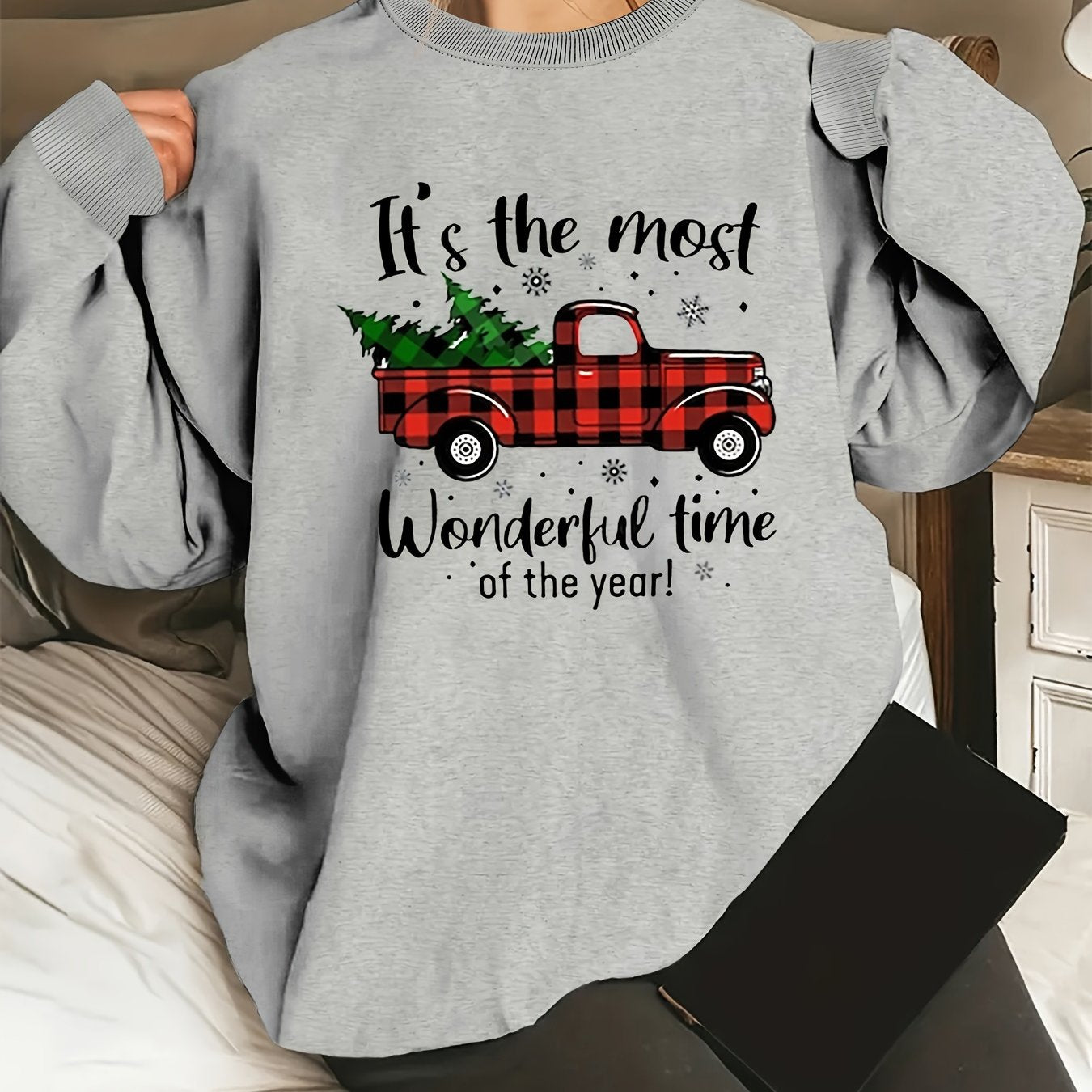 Plus Size Christmas Theme Print Pullover Sweatshirt, Casual Long Sleeve Crew Neck Sweatshirt For Fall & Spring, Women's Plus Size Clothing